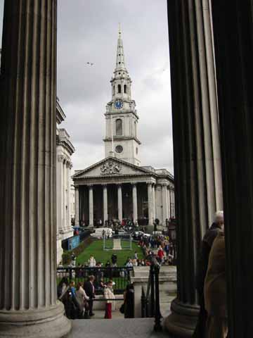 Photo, view through columns