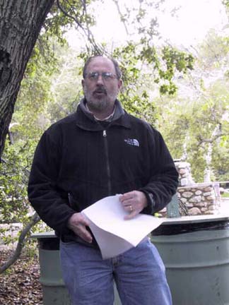 photo, Tom Moore making his tribute oral presentation